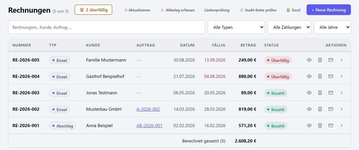 Rechnungsliste mit Status Überfällig und Bezahlt